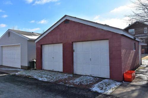 226 Marigold St, Whitaker PA  15120-2233 exterior