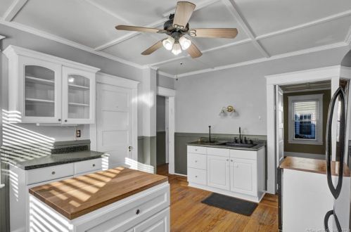 10 Goldberg Ave, Norwich CT  06360-4314 exterior