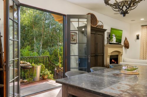 1024 Canon Perdido St, Santa Barbara CA  93103-2454 exterior