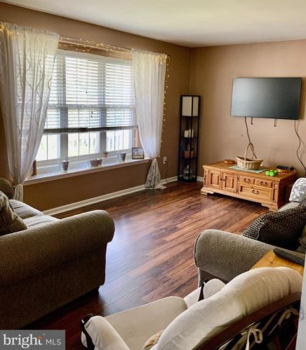 329 Billings Ave, West Deptford, NJ 08066-1157