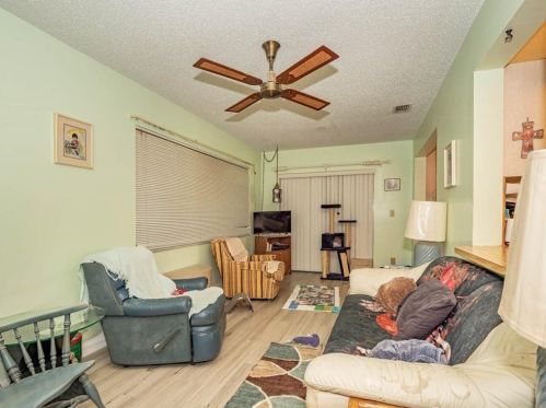 2021 18 Dr, Boynton Beach FL  33426-6418 exterior