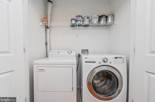 2617 Logan Wood Dr, Herndon VA 20171-4367 exterior