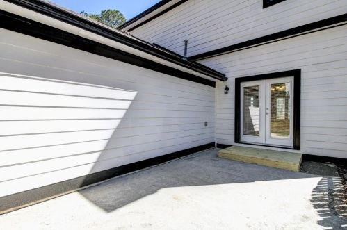 760 Guide Post Ln, Stone Mountain GA  30088-1942 exterior