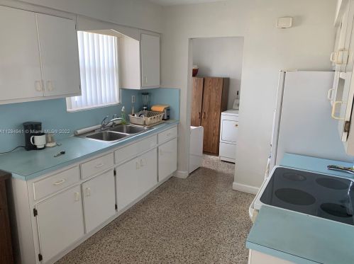 4095 2nd Ave, Hialeah, FL 33012-4419