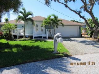 807 Suncrest Dr, Nokomis, FL 34275-2765