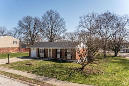 102 Berkley Dr, Florence, KY 41042-2702