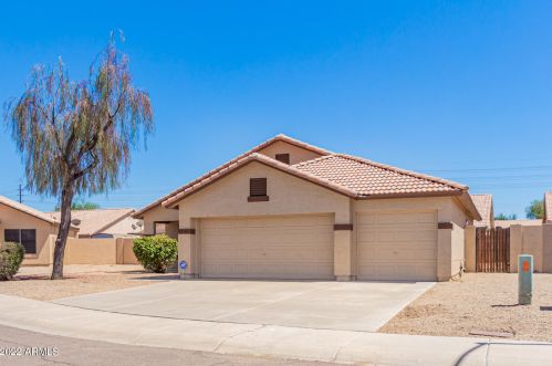 7561 Reade Ave, Glendale, AZ 85303-5638