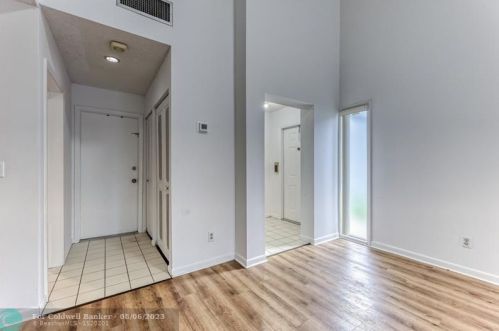 2327 37 Ave, Hollywood FL 33021-3626 exterior