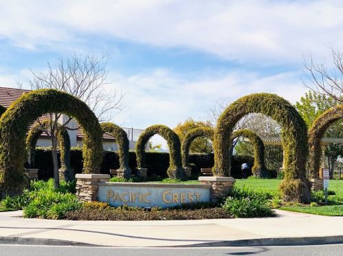 22126 Crestline Trl, Santa Clarita, CA 91390-5297