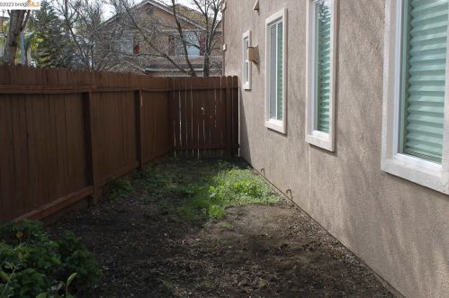 595 Scudero Cir, West Pittsburg CA  94565-2499 exterior