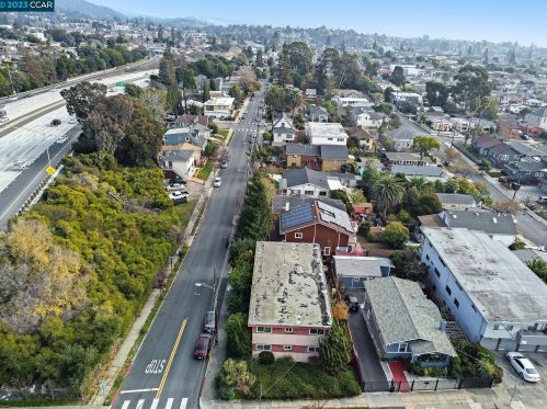 3201 Arkansas St, Oakland CA 94602-3707 exterior