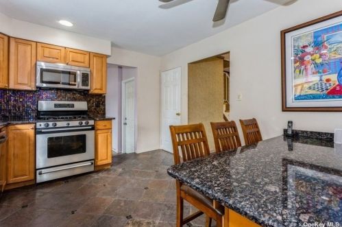 2837 Robert Ln, North Bellmore NY  11710-2927 exterior