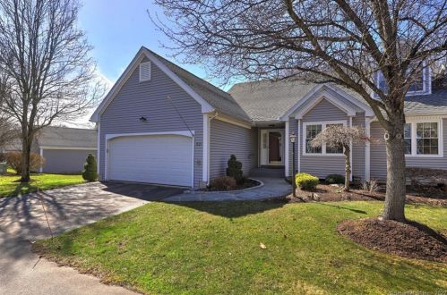 521 Trading Post Ln, Huntington, CT 06484-2846