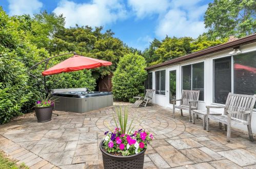 4 Magenta Ln, Elwood NY  11731-5116 exterior