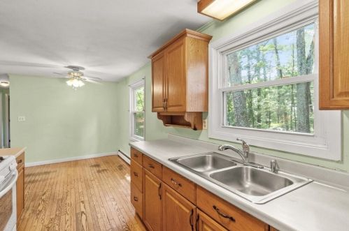 1 Nolet Ave, Salem NH  03079-1756 exterior