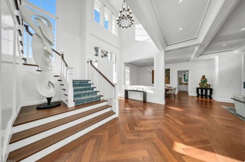 625 Kings Town Dr, Naples, FL 34102-7828