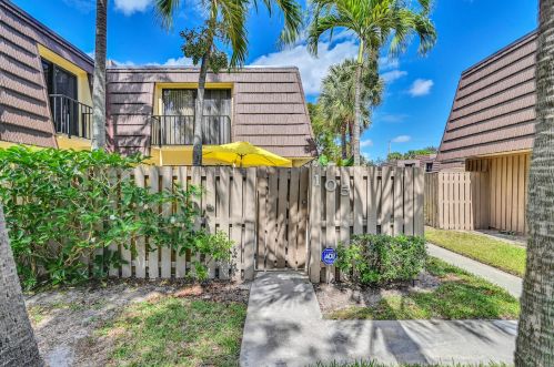 105 1st Ct, West Palm Beach, FL 33410-5101