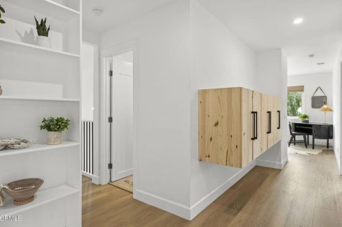 1121 Port Cir, Oxnard CA  93035-2212 exterior