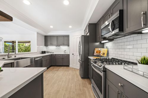 48890 Eisenhower Dr, La Quinta CA  92253-6223 exterior