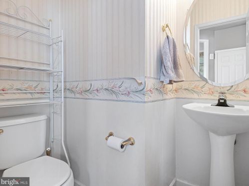 22 Nicole Ct, New Castle DE  19720-3760 exterior