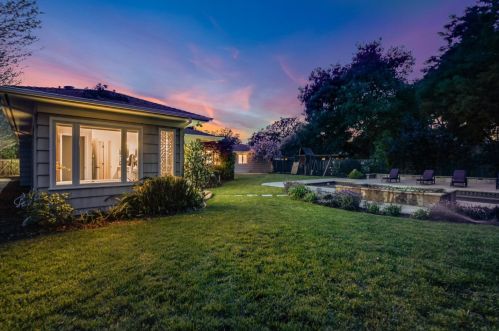 1525 Edgewood Dr, Palo Alto, CA 94303-2818