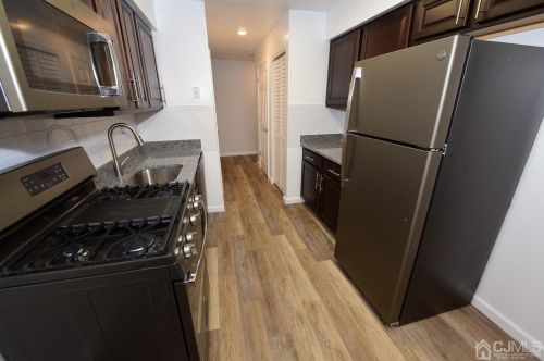 715 Peach St, Avenel, NJ 07001-1068