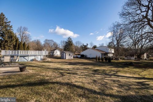 909 Sycamore Dr, Lansdale PA 19446-1722 exterior