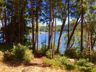 9172 Misery Point Rd, Miami Beach, WA 98380-8742
