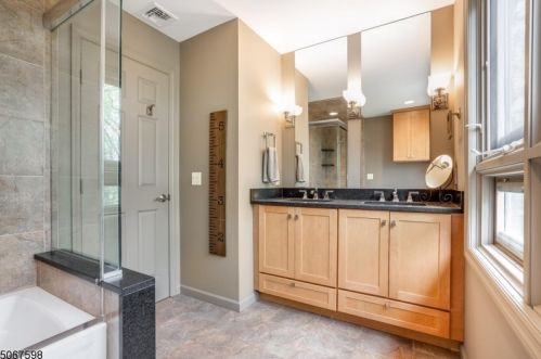 14 Pine Hill Rd, Annandale NJ  08801-3503 exterior