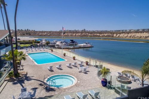 1 Saratoga, Newport Beach CA  92660-6152 exterior