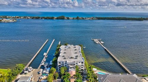2700 Federal Hwy, Boynton Beach FL  33435-2459 exterior