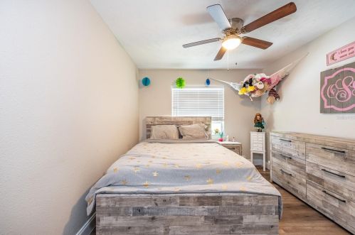 2406 Sunset Ln, Lutz FL  33549-8209 exterior