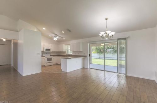 2822 10 Ter, Cape Coral FL  33993-5702 exterior
