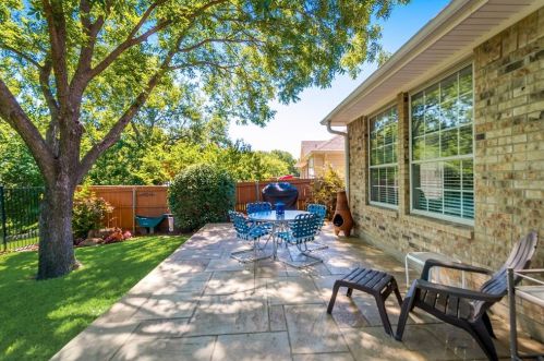 833 Pinnacle Cir, Lewisville TX 75077-2537 exterior