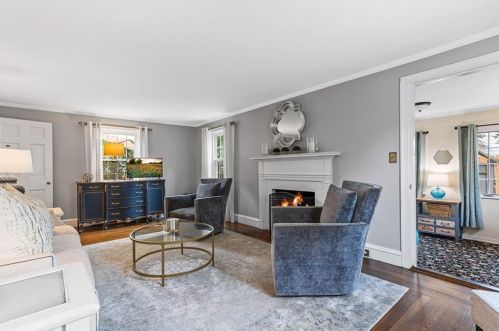 42 Pelham Pkwy, North Providence RI  02911-2915 exterior