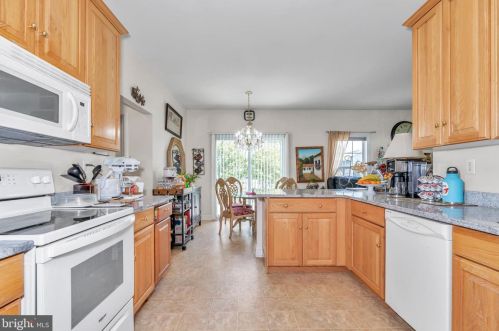 208 Saxondale Ln, Dover, DE 19904-5762
