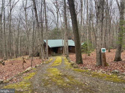 122 Pleasant Valley Dr, Lost City, WV 26810