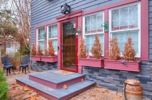 64 Lookout Dr, Scotts Beach, NY 11789-1951