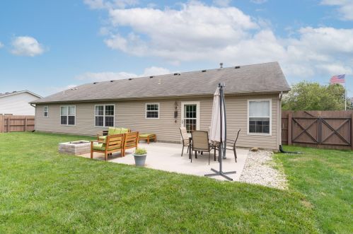 140 Union Ridge Dr, Englewood OH  45322-8774 exterior