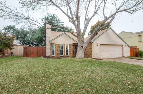506 Caraway Ln, Euless, TX 76039-8052