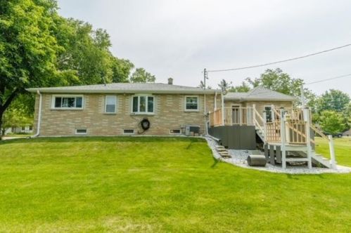 12449 Pilot Dr, Thiensville WI  exterior