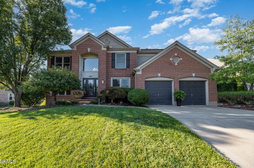 860 Crossings Dr, Covington, KY 41017-1452