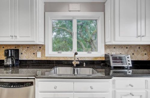 29 Fairway Dunes Ln, Isle Of Palms SC  29451-2840 exterior