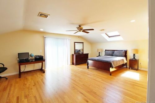 105 Edgefield Ave, Milford CT  06460-7833 exterior