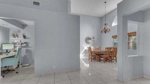 925 202nd Ave, Hollywood FL  33029-3442 exterior