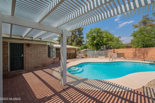 2530 Santa Lucia Dr, Tucson, AZ 85715-3135