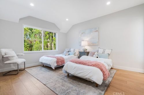 6464 Firmament Ave, Van Nuys CA  91406-6218 exterior