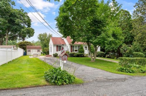 106 Oak Cir, Mahopac NY  10541-4146 exterior