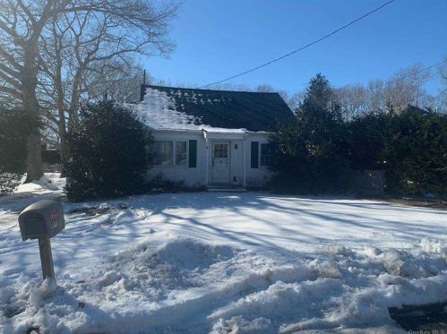 17 Rogers Ave, West Hampton Beach, NY 11978-1411