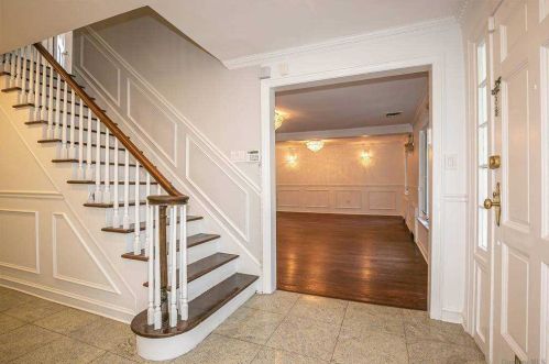 97 Bayview Ave, Great Neck, NY 11021-1015